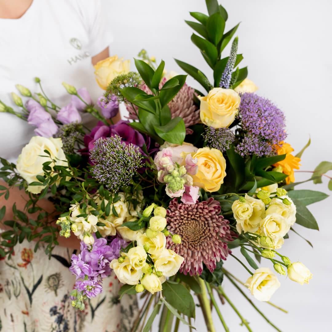 How a Flower Subscription Service Can Improve Your Home's Atmosphere