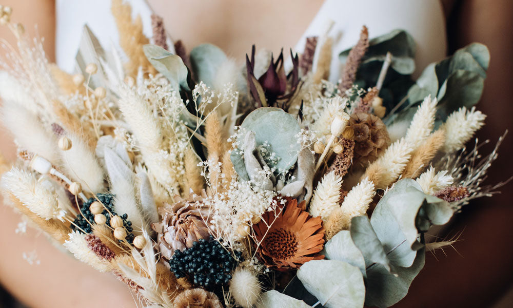 wedding bouquets Using Dried Flowers in Your Wedding Bouquet
