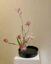 Ikebana: The Art of Japanese Floral Design 🎋